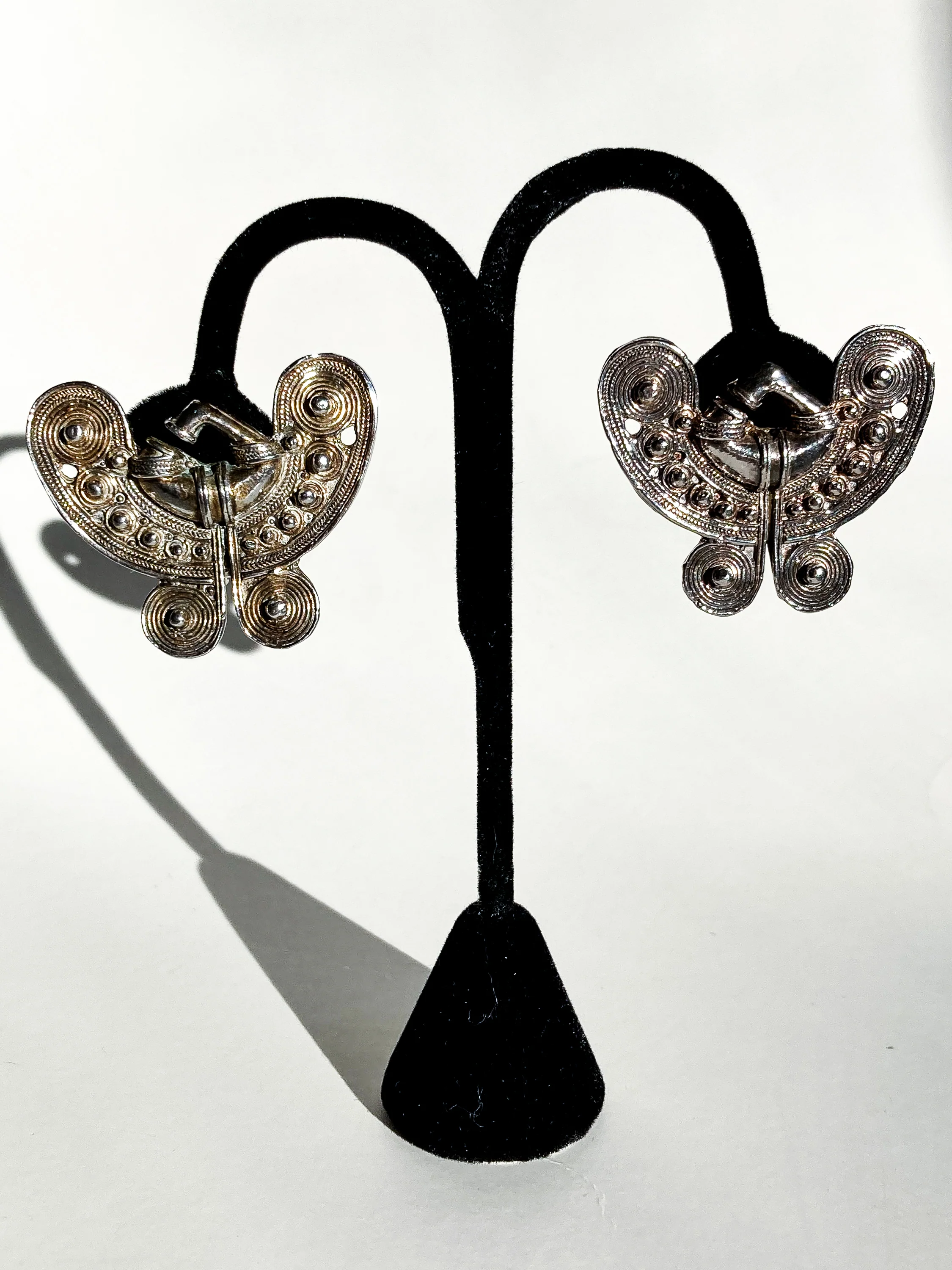 Vintage Pre-Columbian Style Silver Toned Geometric Clip On Earrings - Image 7