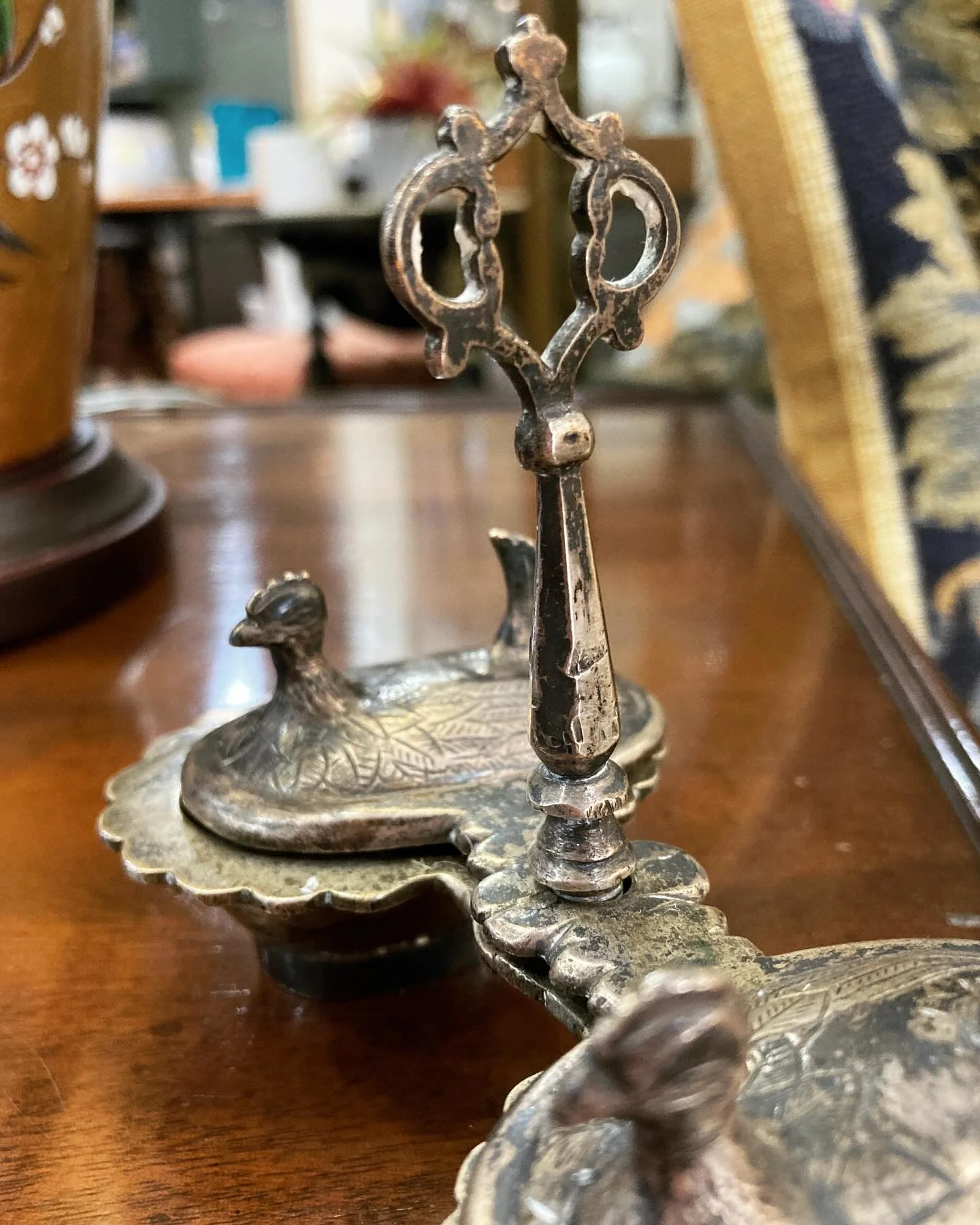 Antique Silvered Miniature Swivel Roosting Hens Table Salt Spice Cellar - Image 11