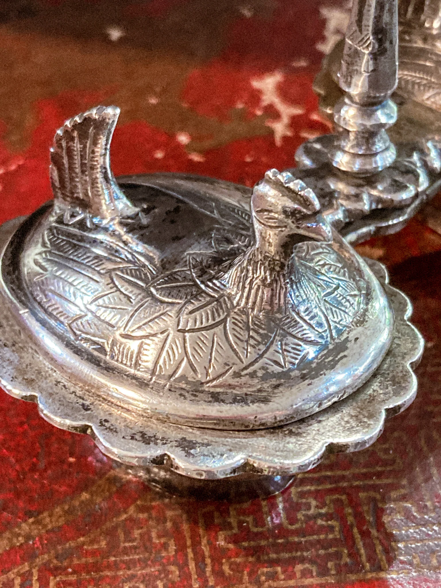 Antique Silvered Miniature Swivel Roosting Hens Table Salt Spice Cellar - Image 13