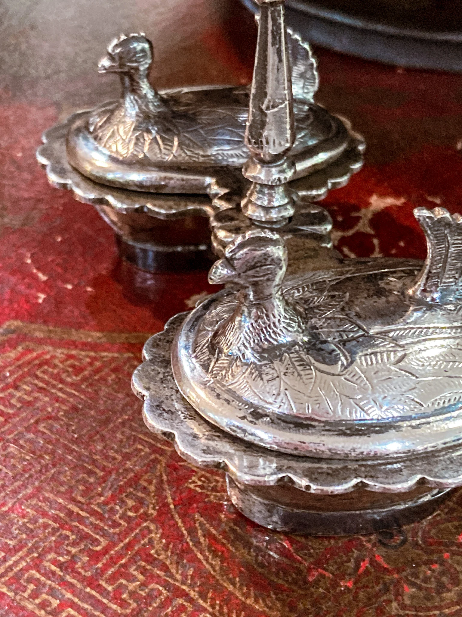 Antique Silvered Miniature Swivel Roosting Hens Table Salt Spice Cellar - Image 14