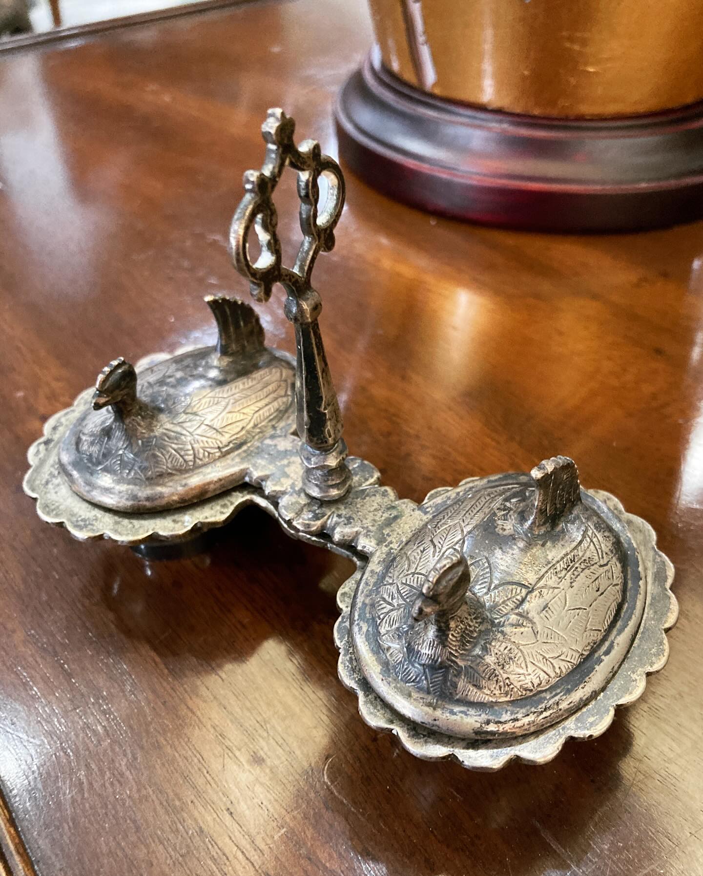 Antique Silvered Miniature Swivel Roosting Hens Table Salt Spice Cellar - Image 3