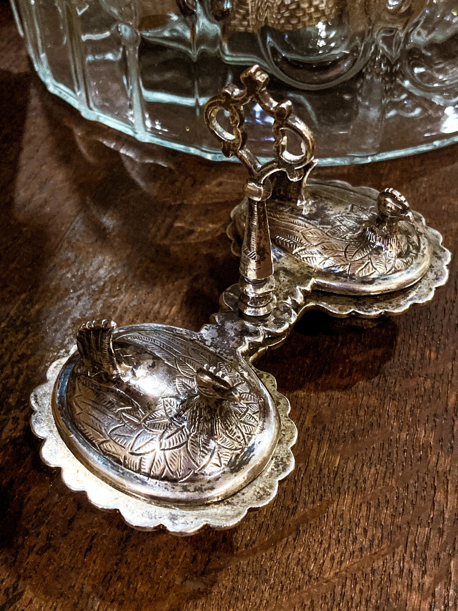 Antique Silvered Miniature Swivel Roosting Hens Table Salt Spice Cellar - Image 4