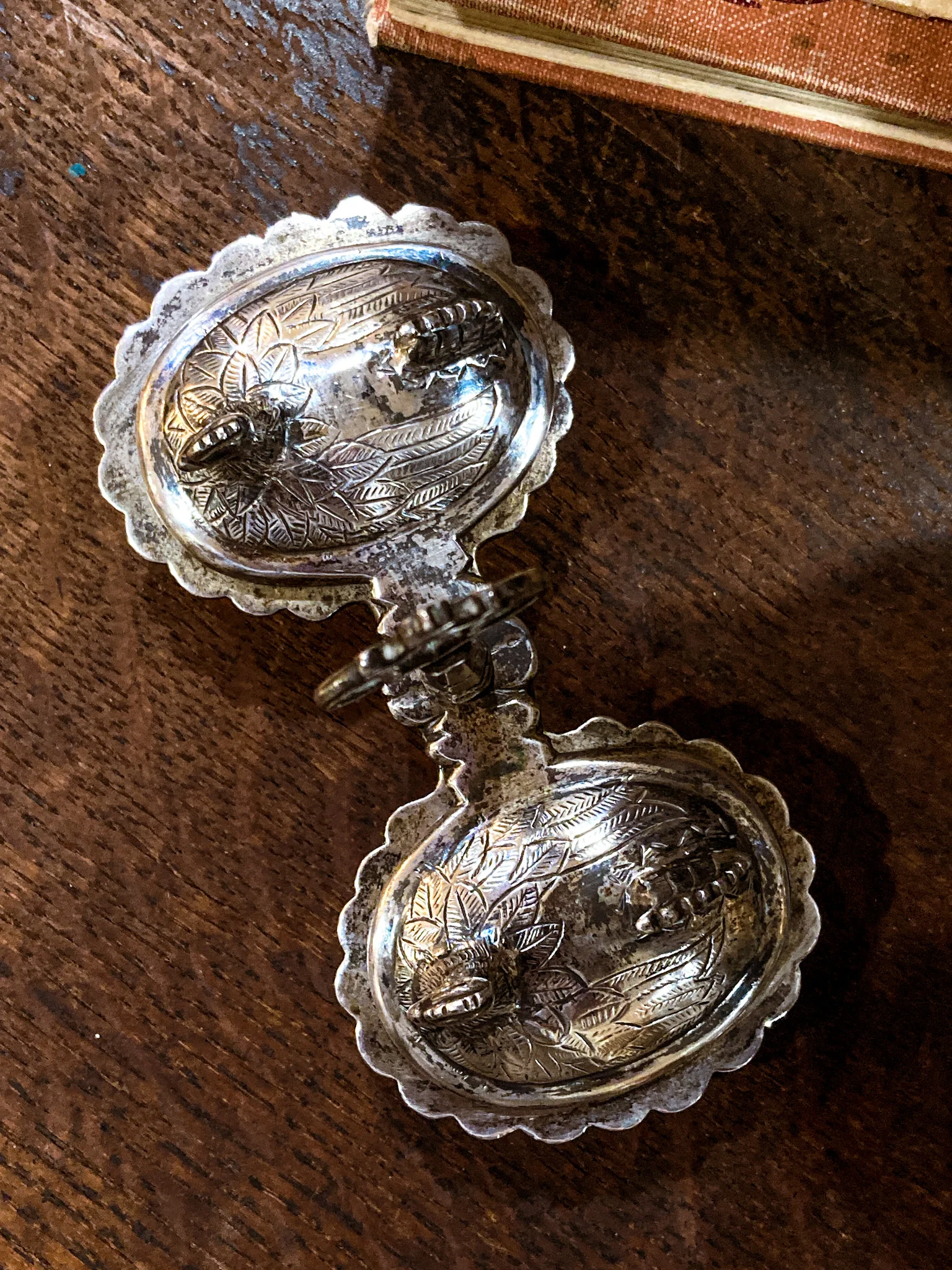 Antique Silvered Miniature Swivel Roosting Hens Table Salt Spice Cellar - Image 5