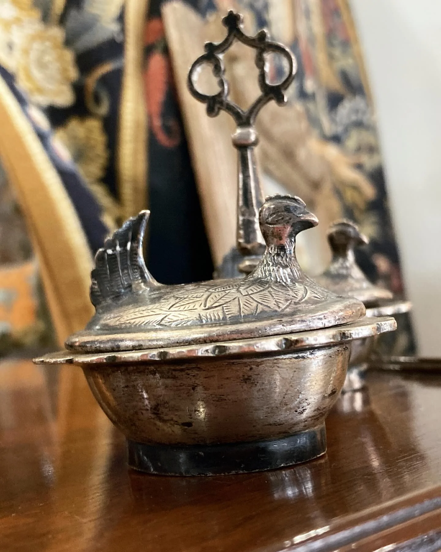 Antique Silvered Miniature Swivel Roosting Hens Table Salt Spice Cellar - Image 6