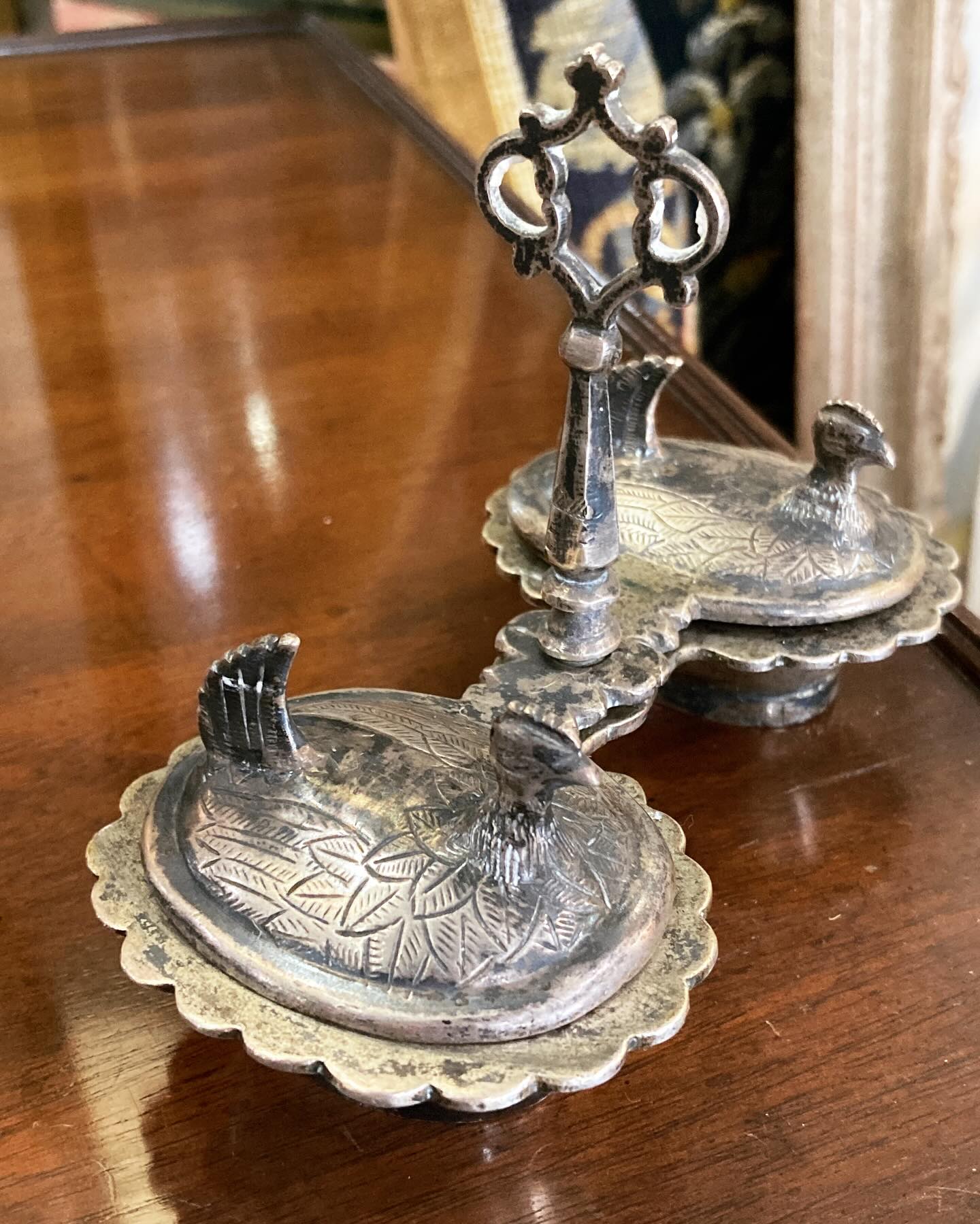 Antique Silvered Miniature Swivel Roosting Hens Table Salt Spice Cellar - Image 8