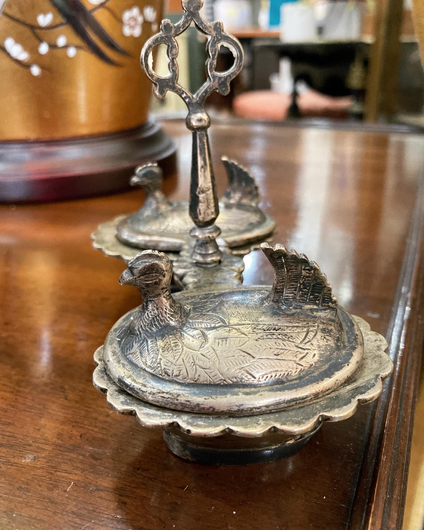 Antique Silvered Miniature Swivel Roosting Hens Table Salt Spice Cellar - Image 9
