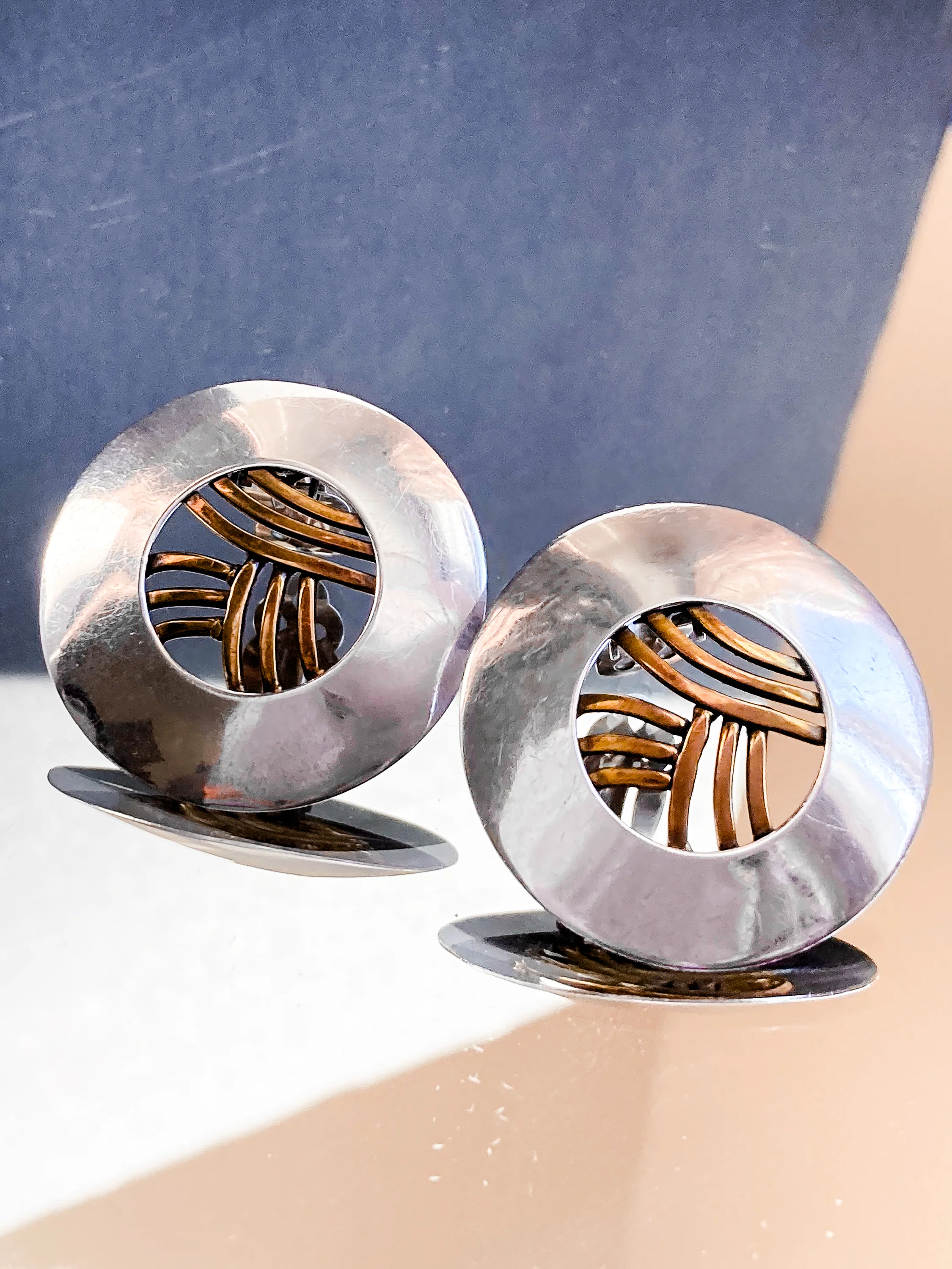 Vintage Sterling Silver Bronze Openwork Contrast Disc Clip On Earrings - Image 13