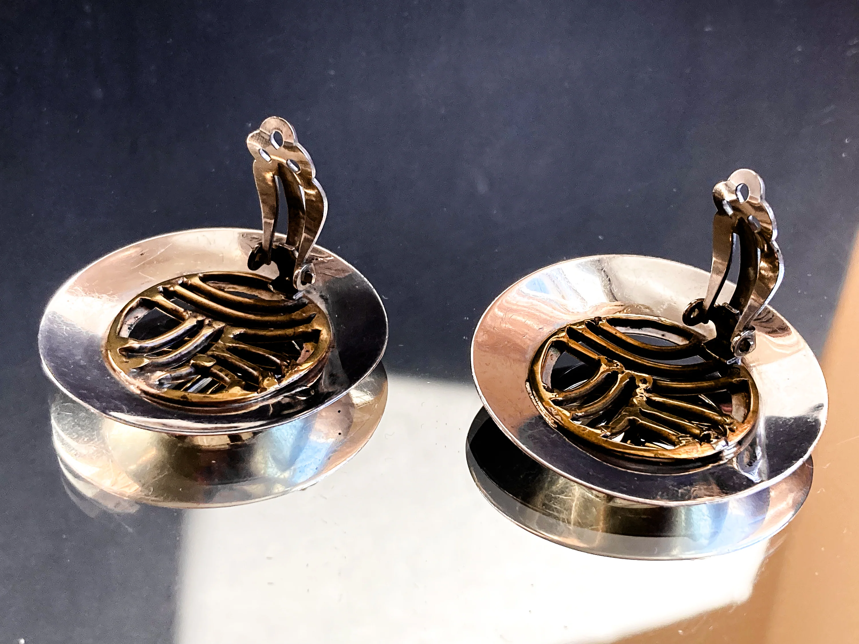 Vintage Sterling Silver Bronze Openwork Contrast Disc Clip On Earrings - Image 17