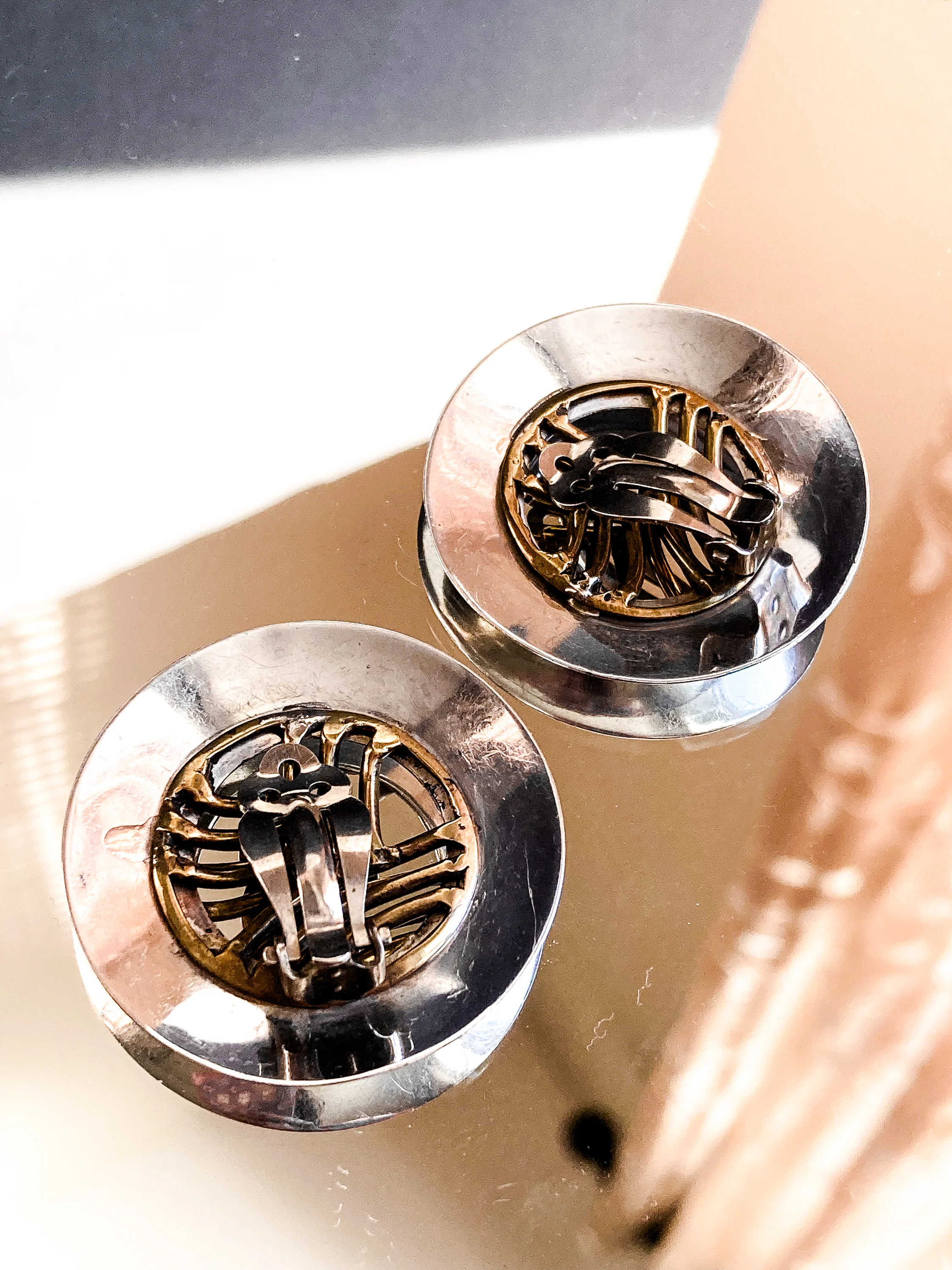 Vintage Sterling Silver Bronze Openwork Contrast Disc Clip On Earrings - Image 18