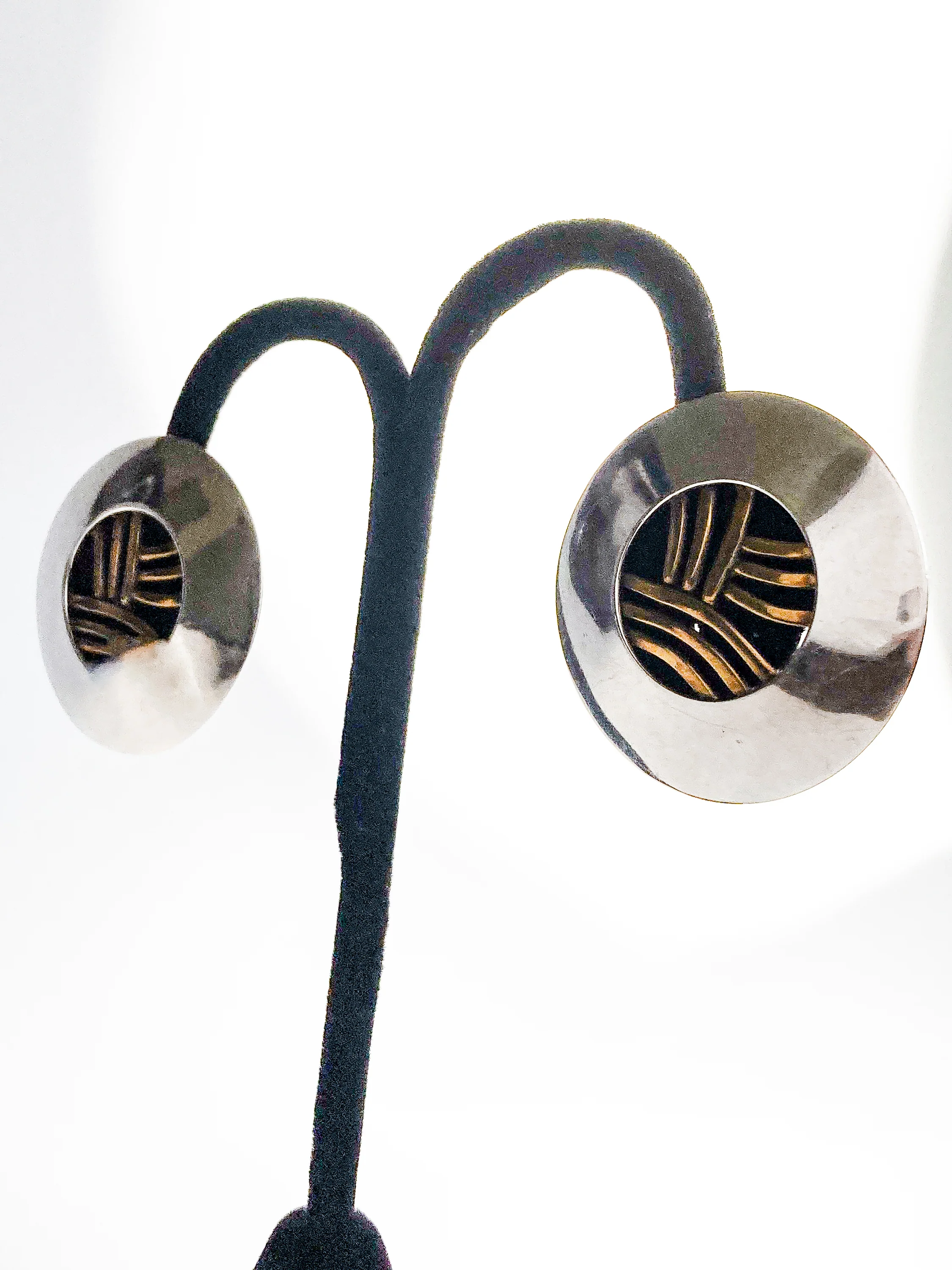 Vintage Sterling Silver Bronze Openwork Contrast Disc Clip On Earrings - Image 19