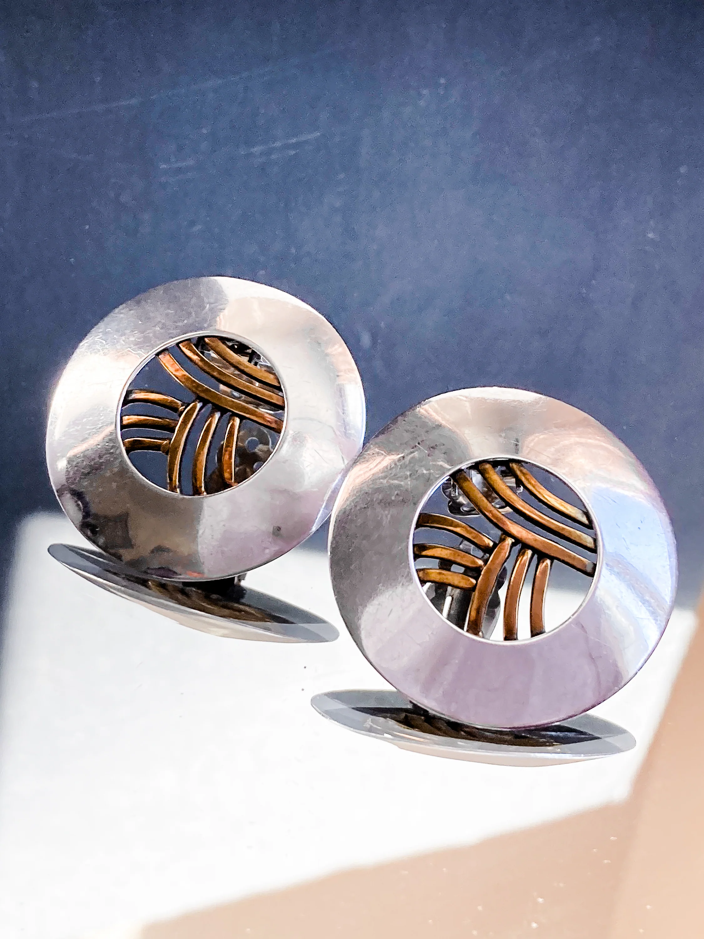 Vintage Sterling Silver Bronze Openwork Contrast Disc Clip On Earrings - Image 4